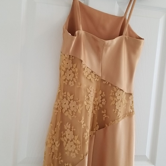 Gold dress - Picture 4 of 5